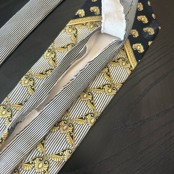 Vintage Gianni Versace Silk Tie - Baroque Gold & Black Design - Picture 6 of 8
